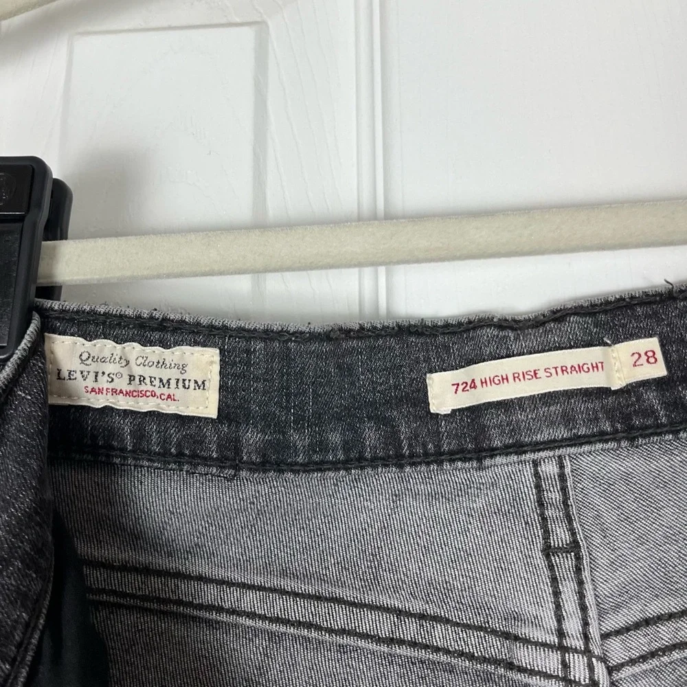 Levi’s Premium 724 High Rise Straight Distressed Washed Black Jeans Sz 28